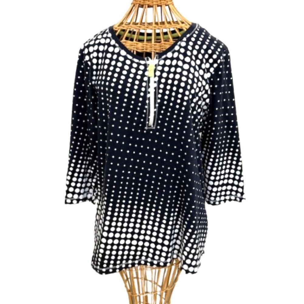 Onque Casual black and white polka dot knit top.
